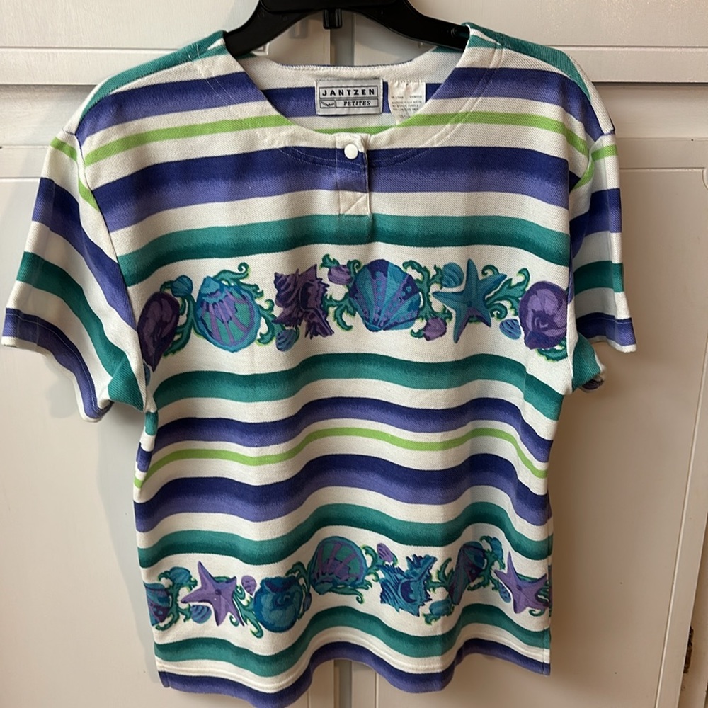 LIKE NEW VINTAGE JANTZEN PETITES TOP. Size L/P. Purple w/turquoise on white EUC